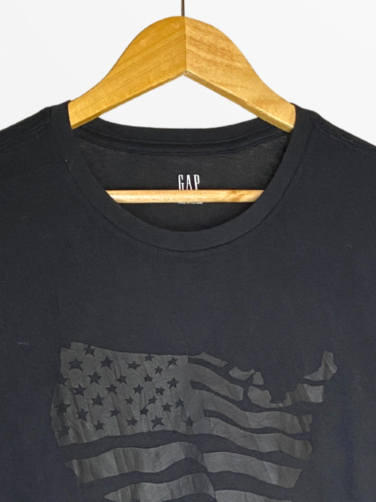 GAP MEN'S T-SHIRT – LARGE